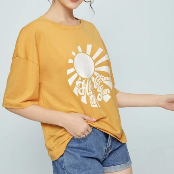 Yellow oversized boyfriend graphic tee - Picture 2 of 10